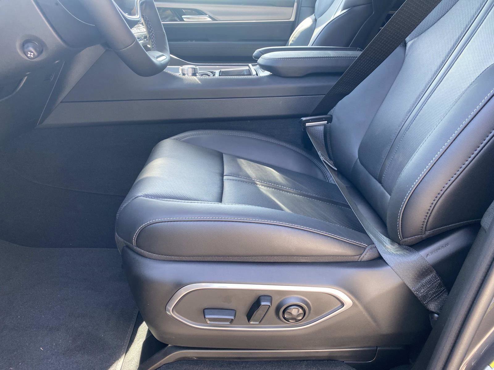 New 2026 Jeep Grand Wagoneer 4WD image 13