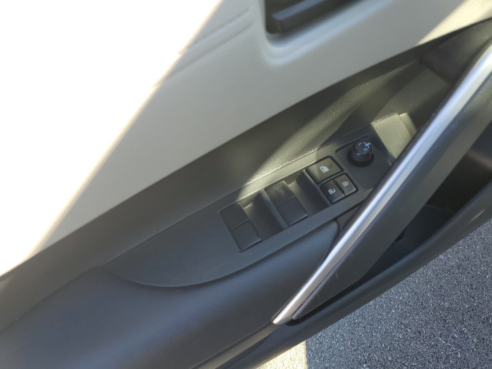 Used 2023 Toyota Corolla Cross L AWD/4WD image 21