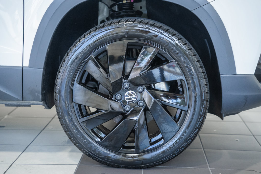 Used 2024 Volkswagen Taos SEL AWD/4WD image 15