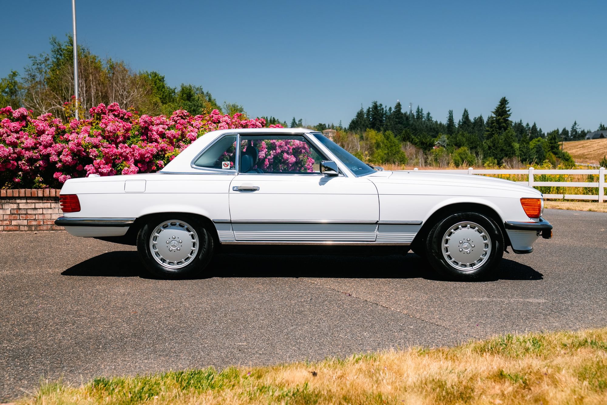 Used 1988 Mercedes-Benz 560 SL image 2