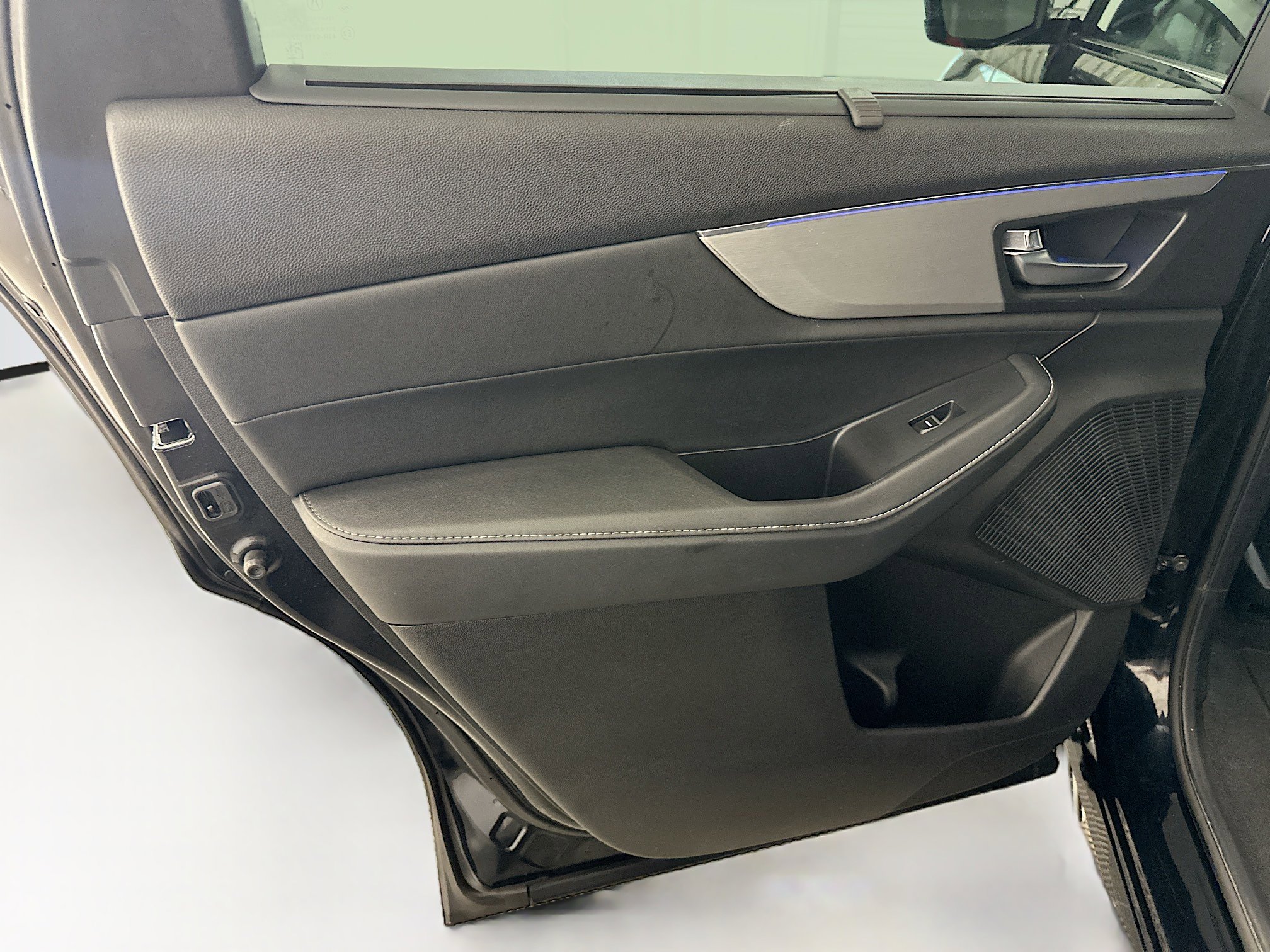 Used 2023 Acura MDX SH-AWD w/ Technology Package image 28