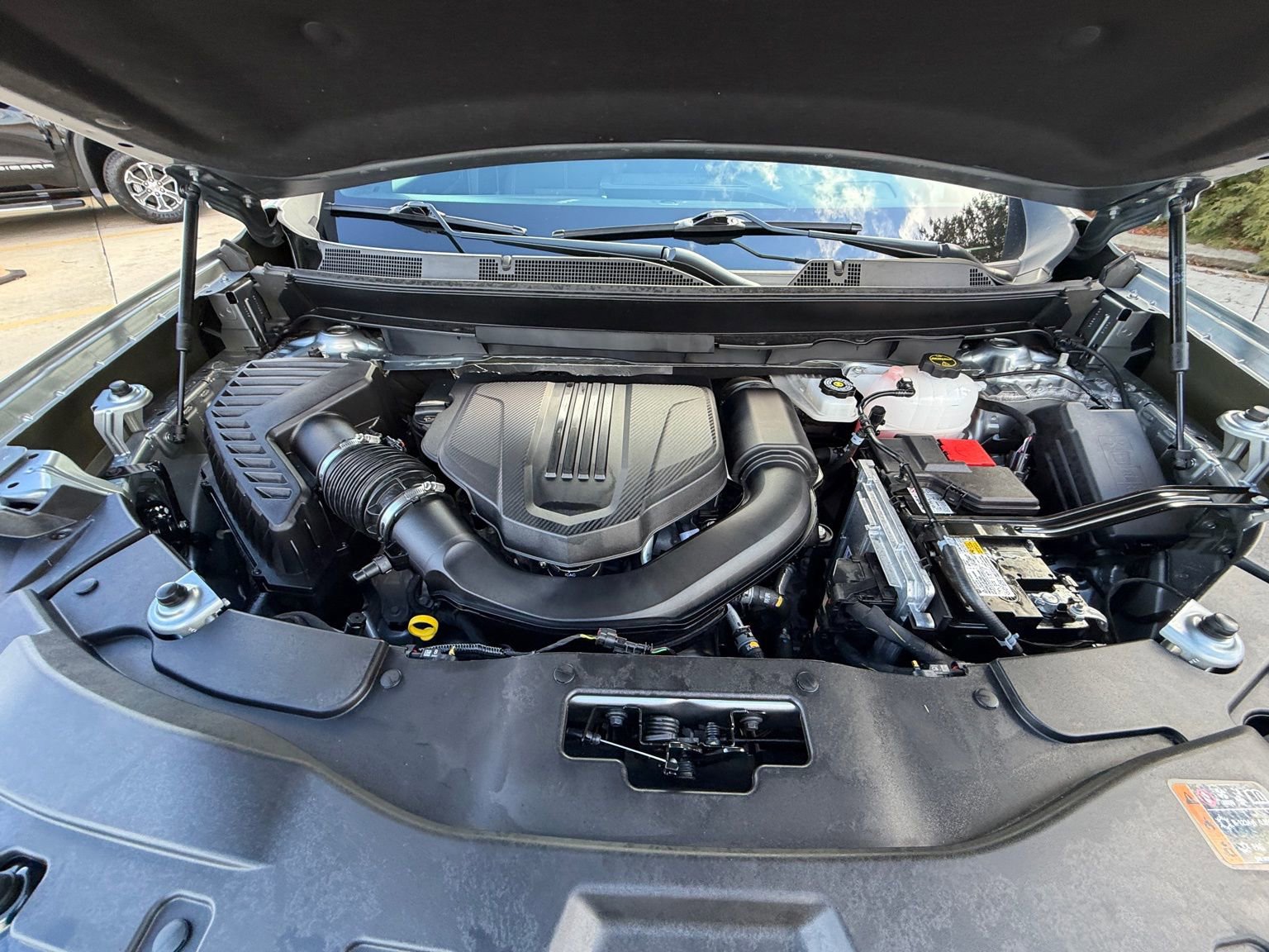 Used 2025 GMC Acadia Elevation image 29