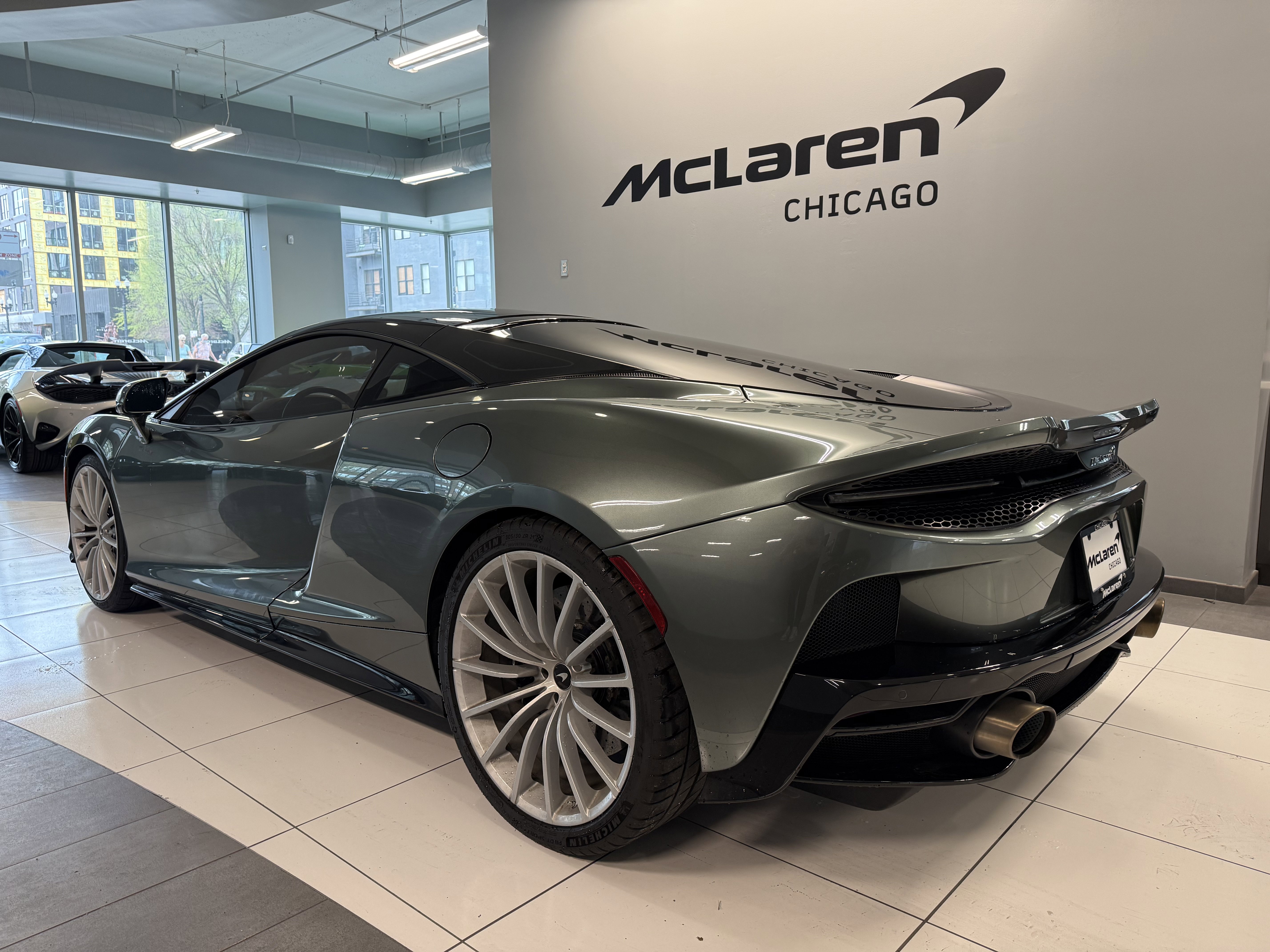 Used 2023 McLaren GT RWD image 2