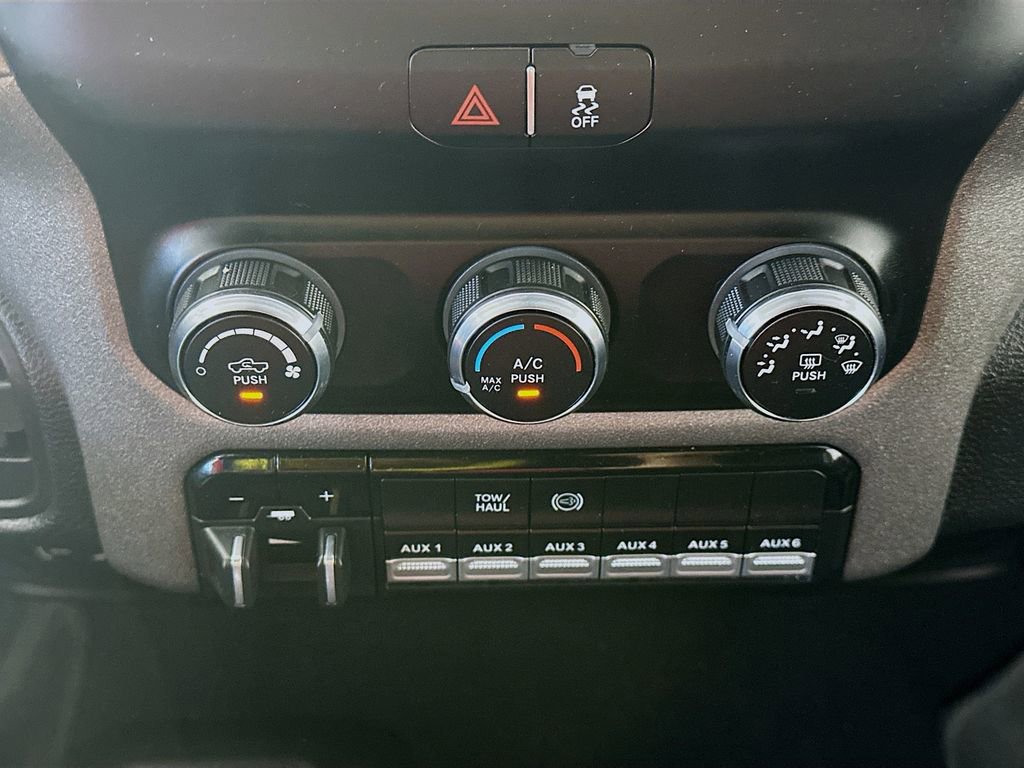 Used 2024 RAM 3500 Tradesman w/ Chrome Appearance Group AWD/4WD image 18