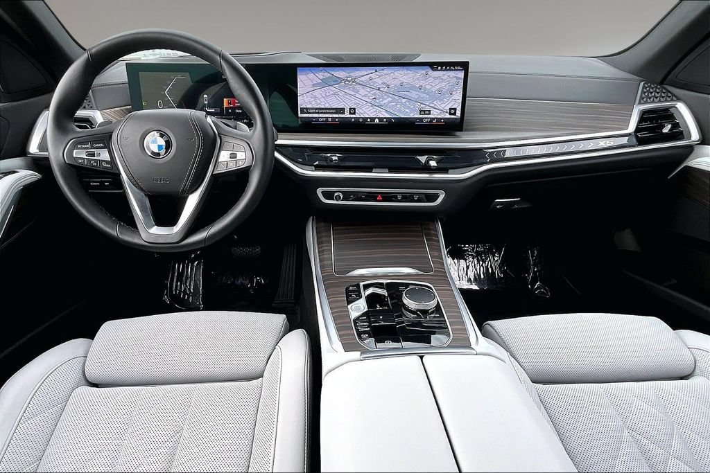Used 2025 BMW X5 xDrive40i w/ Parking Assistance Package AWD/4WD image 7