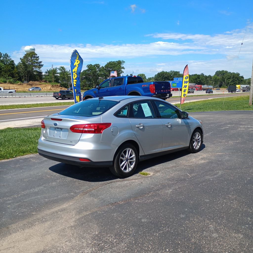 Used 2018 Ford Focus SE w/ Cold Weather Package FWD image 5