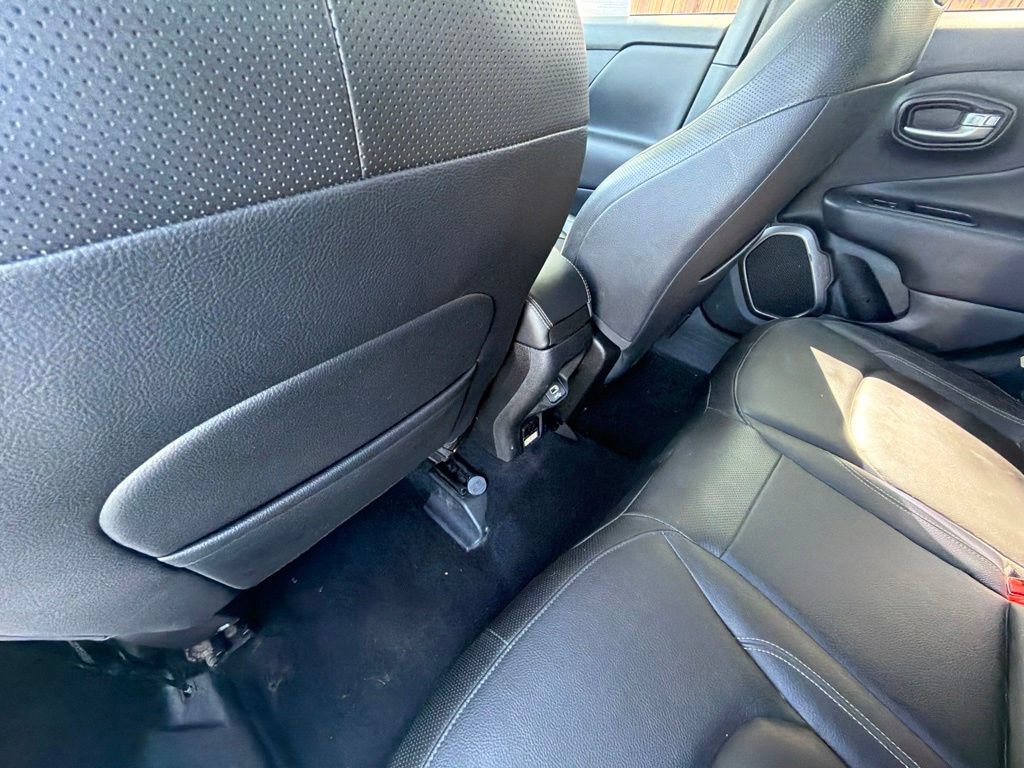 Used 2018 Jeep Renegade Limited w/ UConnect 8.4 Nav Group AWD/4WD image 42