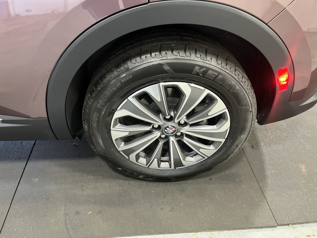Certified 2024 Buick Envision Preferred AWD/4WD image 28