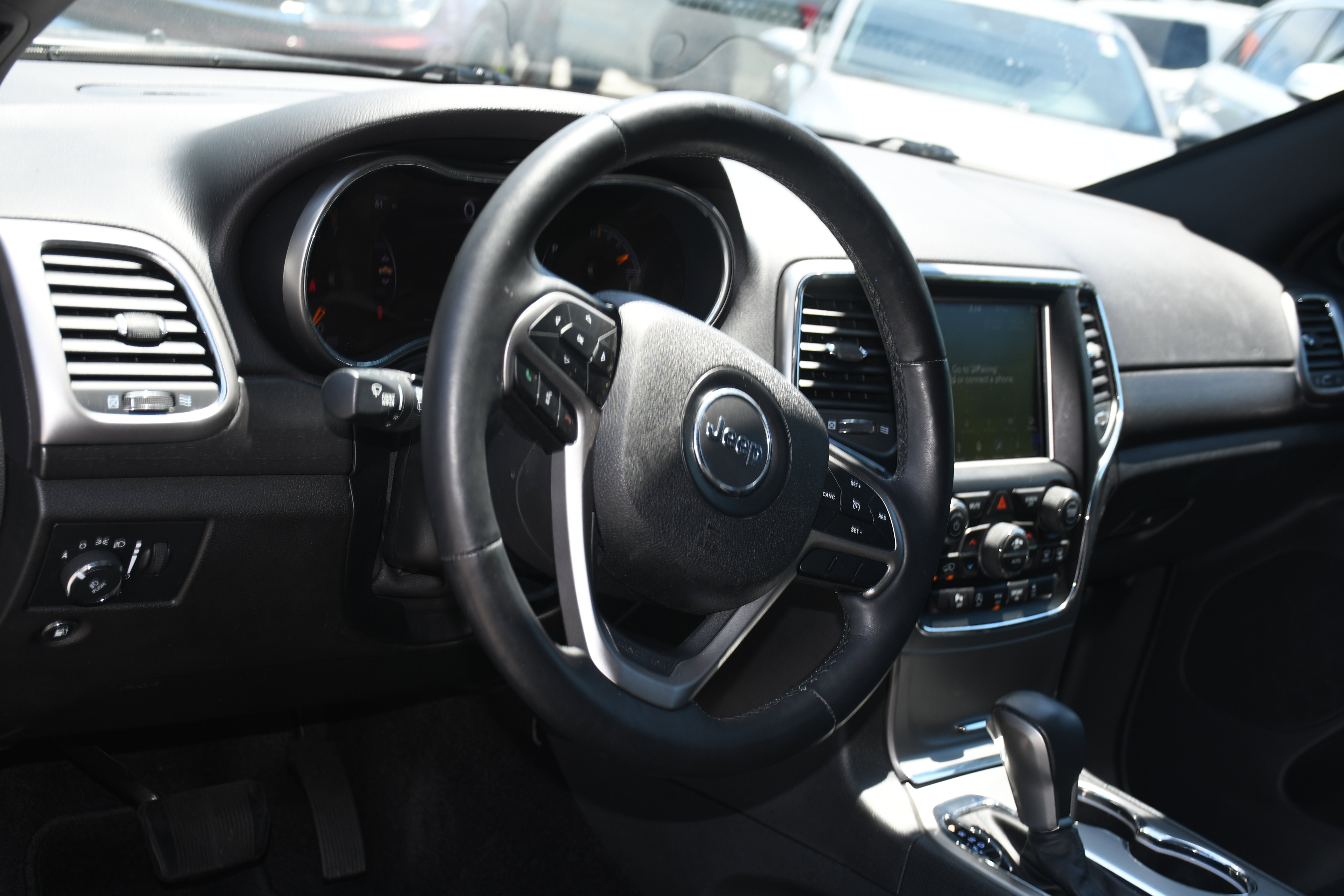 Used 2018 Jeep Grand Cherokee Altitude RWD image 9