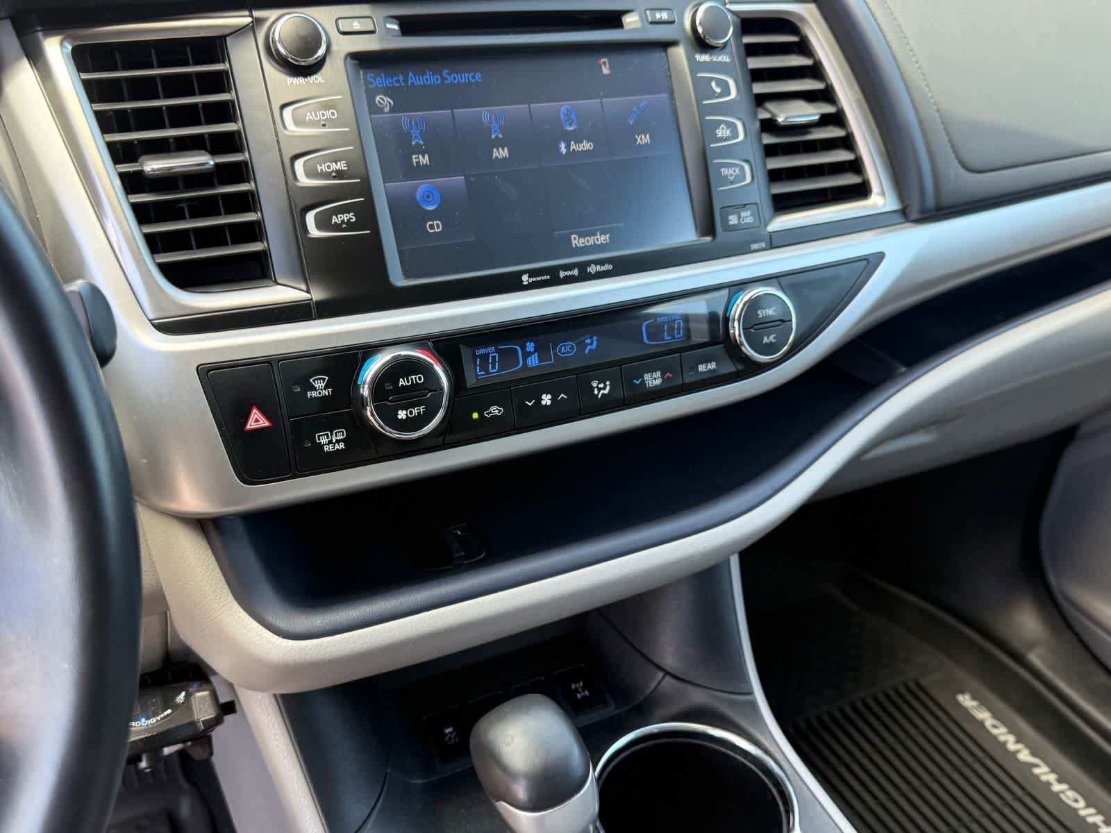 Used 2017 Toyota Highlander XLE AWD/4WD image 24