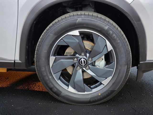 Used 2024 Nissan Rogue SV AWD/4WD image 8