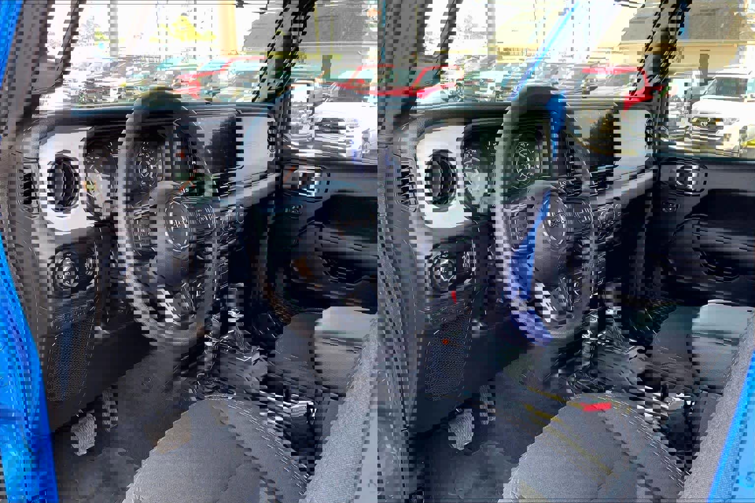 Used 2025 Jeep Gladiator Sport image 17