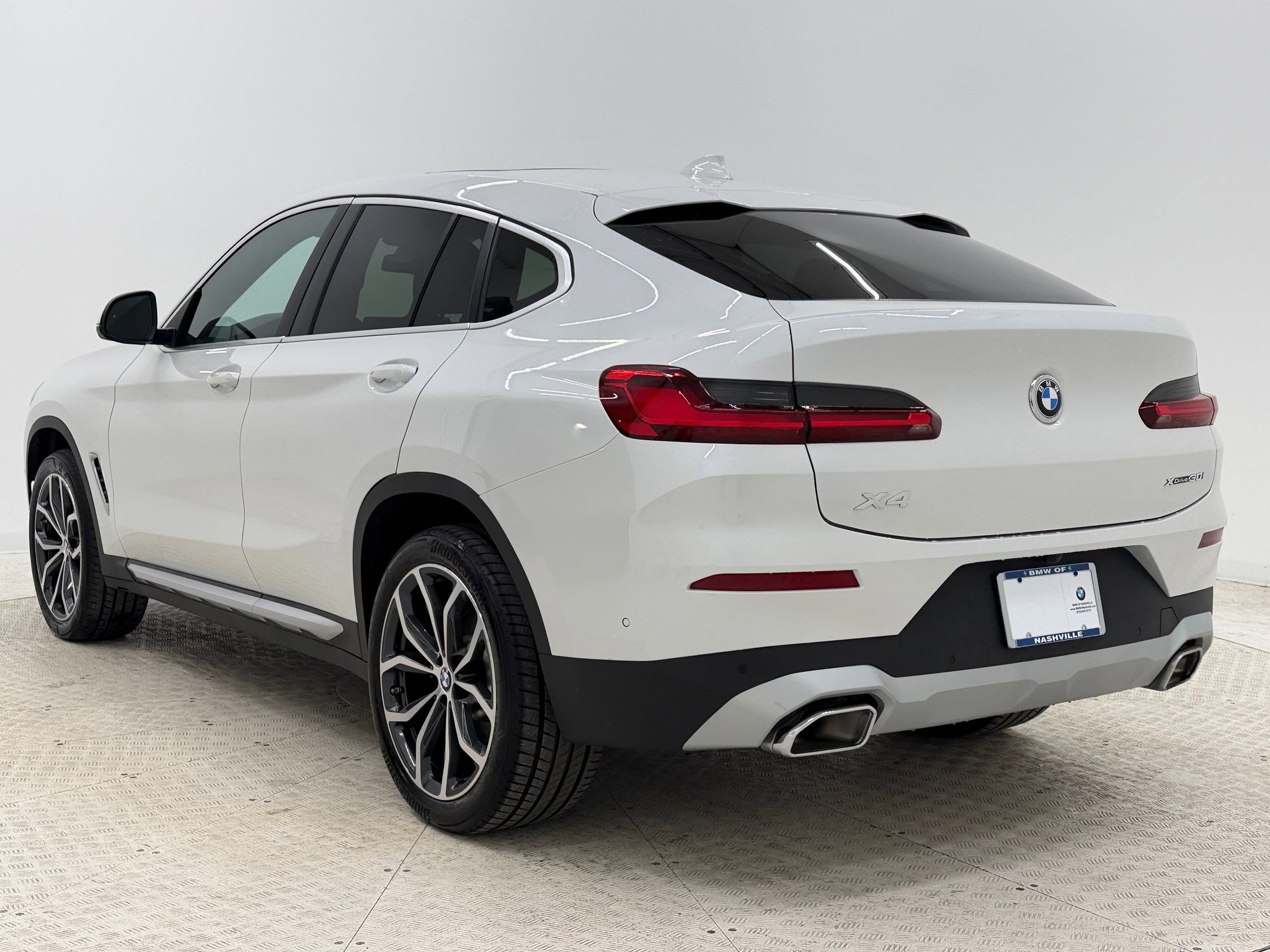 Certified 2025 BMW X4 xDrive30i w/ Premium Package image 3