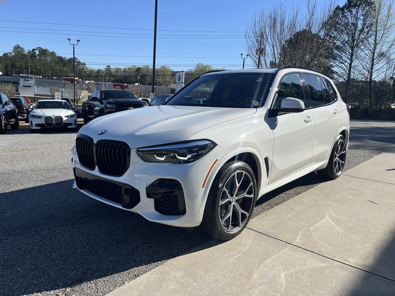 Used 2023 BMW X5 xDrive40i w/ M Sport Package image 4