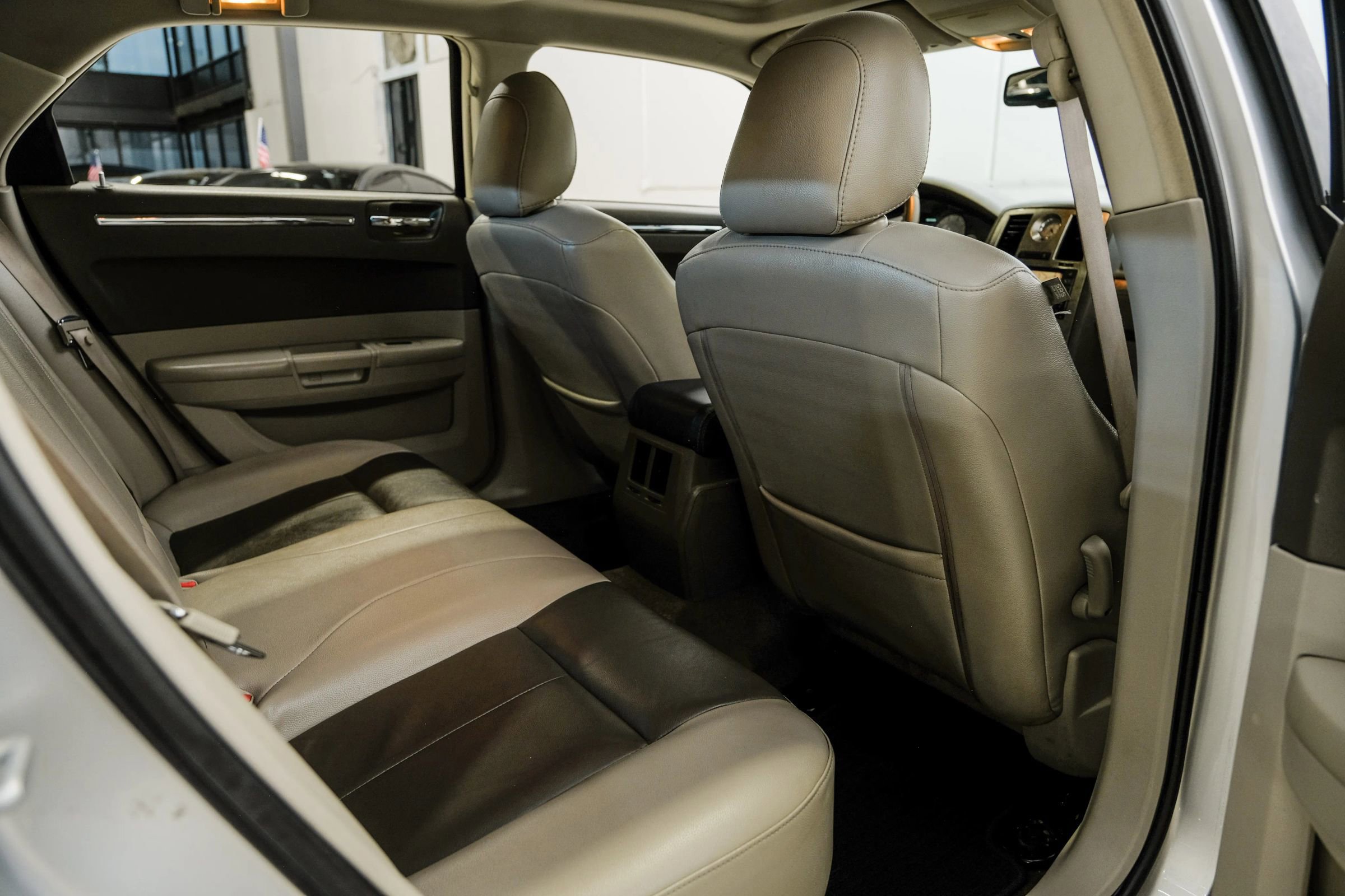 Used 2008 Chrysler 300 Touring image 38