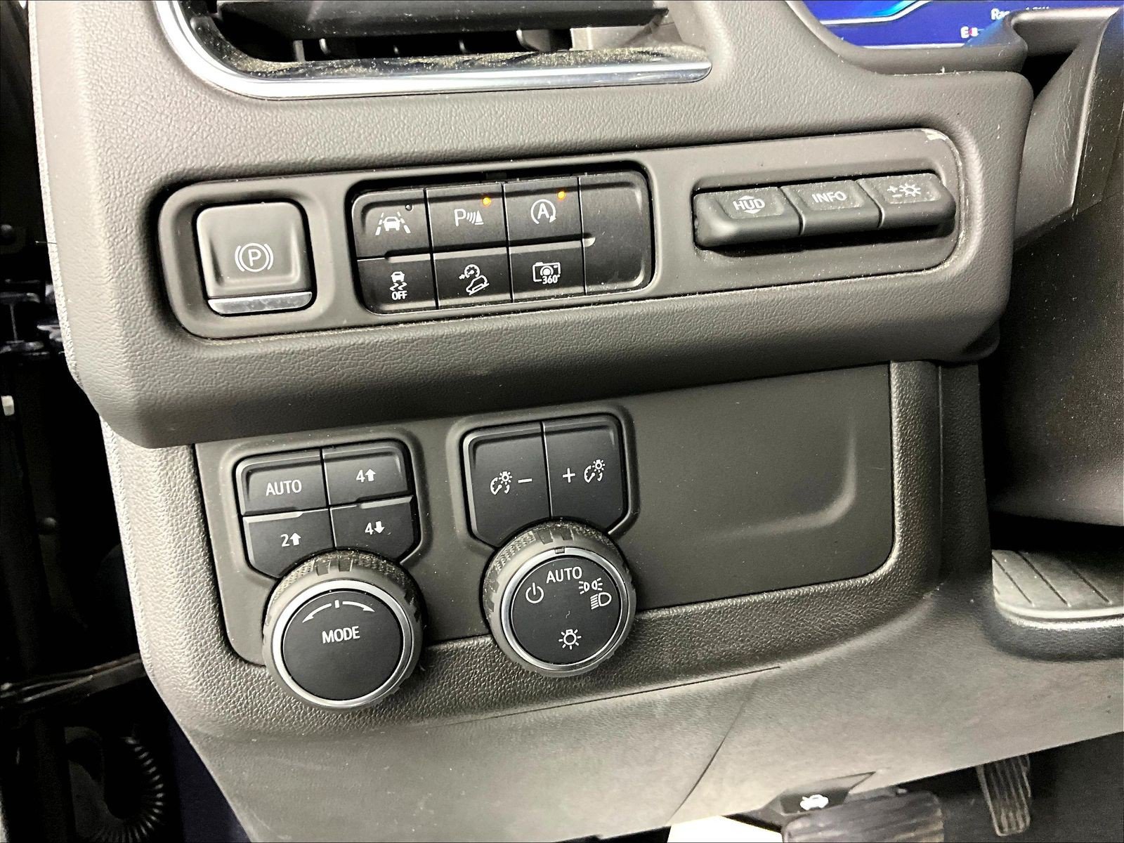 Used 2023 Chevrolet Tahoe Premier AWD/4WD image 35