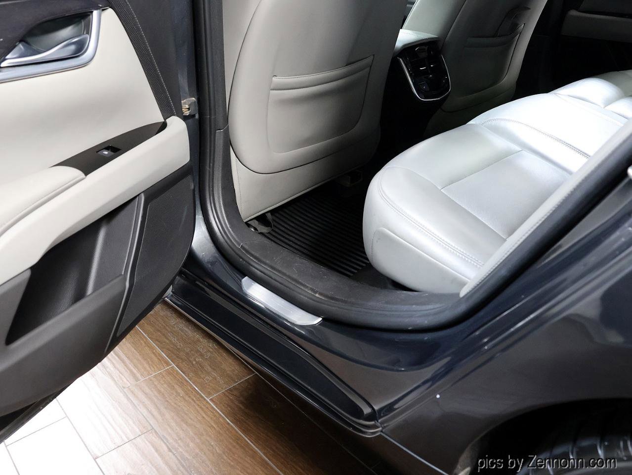 Used 2013 Cadillac XTS Luxury FWD image 27