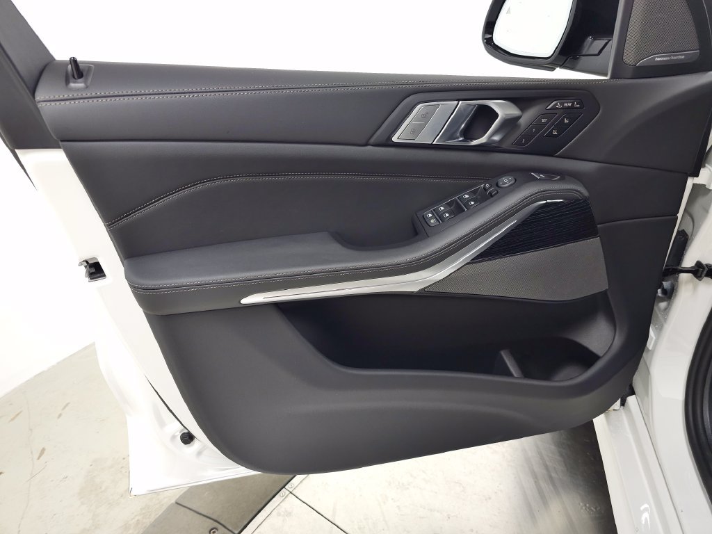 New 2027 BMW X7 xDrive40i w/ Executive Package AWD/4WD image 9