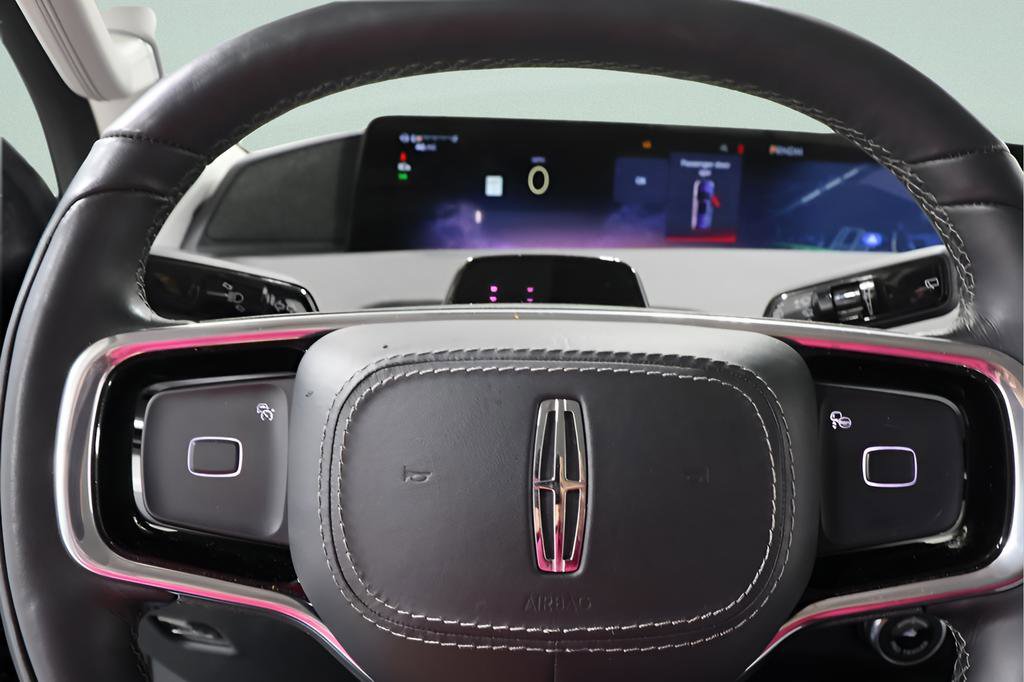 Used 2025 Lincoln Navigator Reserve image 15