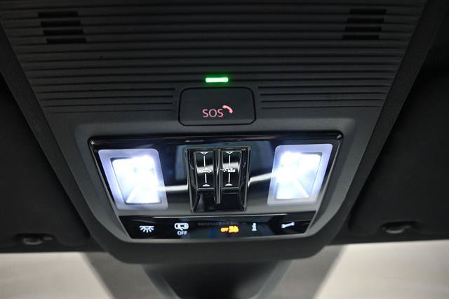 Used 2025 Volkswagen Atlas Cross Sport SEL Premium R-Line AWD/4WD image 16