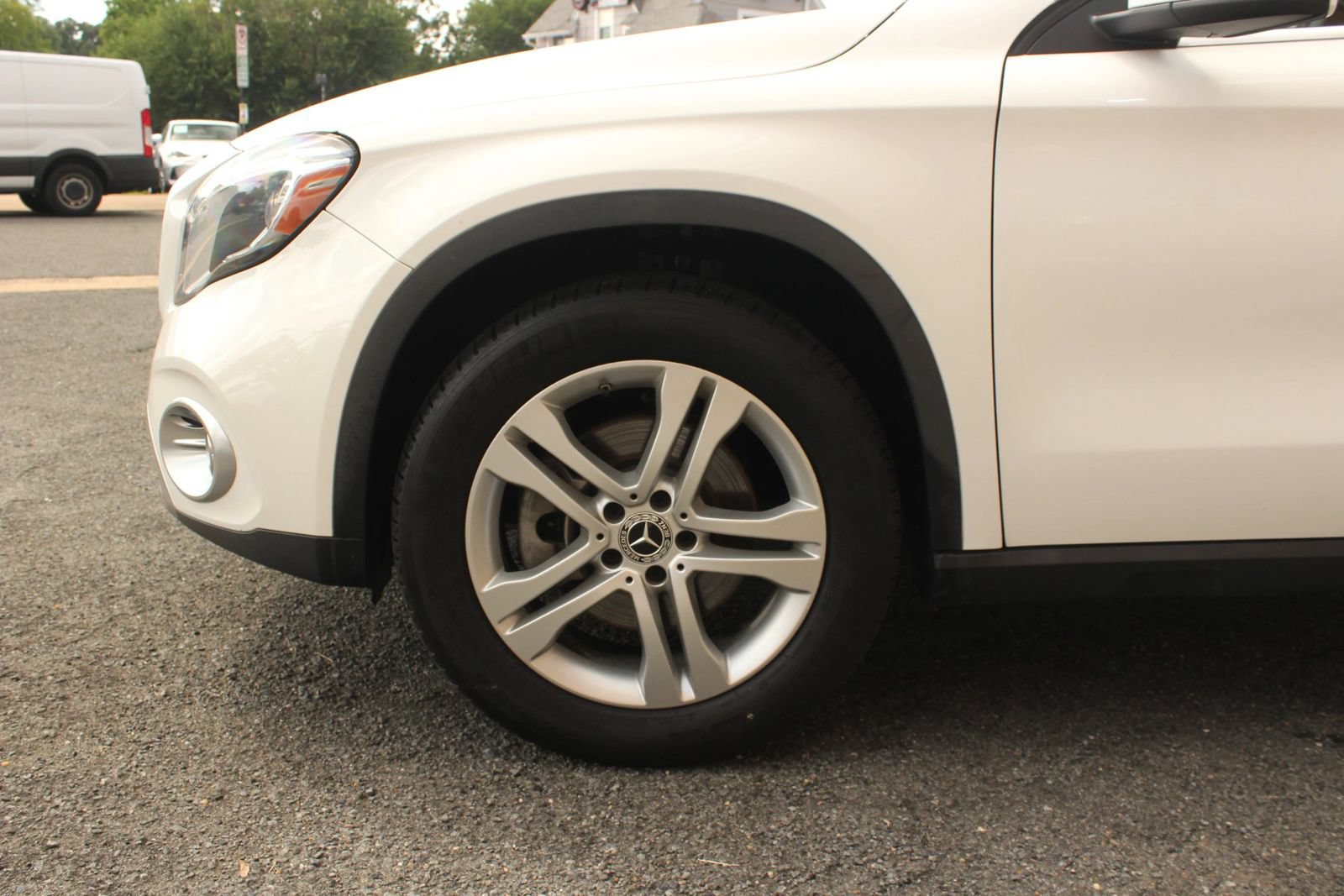 Used 2020 Mercedes-Benz GLA 250 4MATIC w/ Premium Package image 11