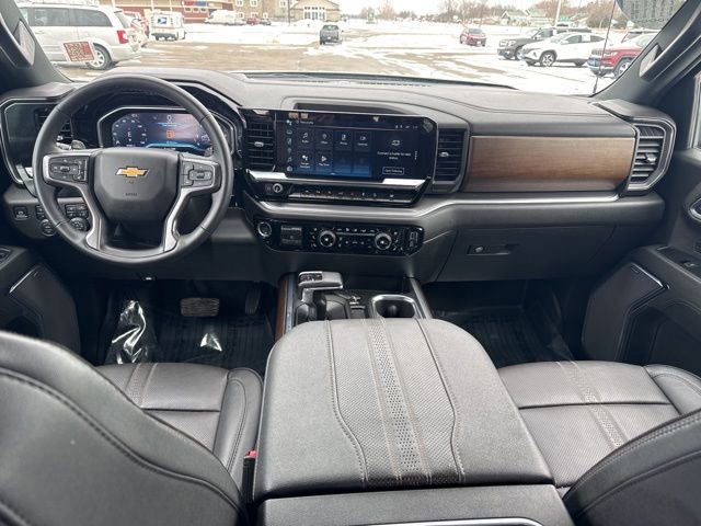 Used 2024 Chevrolet Silverado 1500 High Country w/ Z71 Off-Road Package AWD/4WD image 8