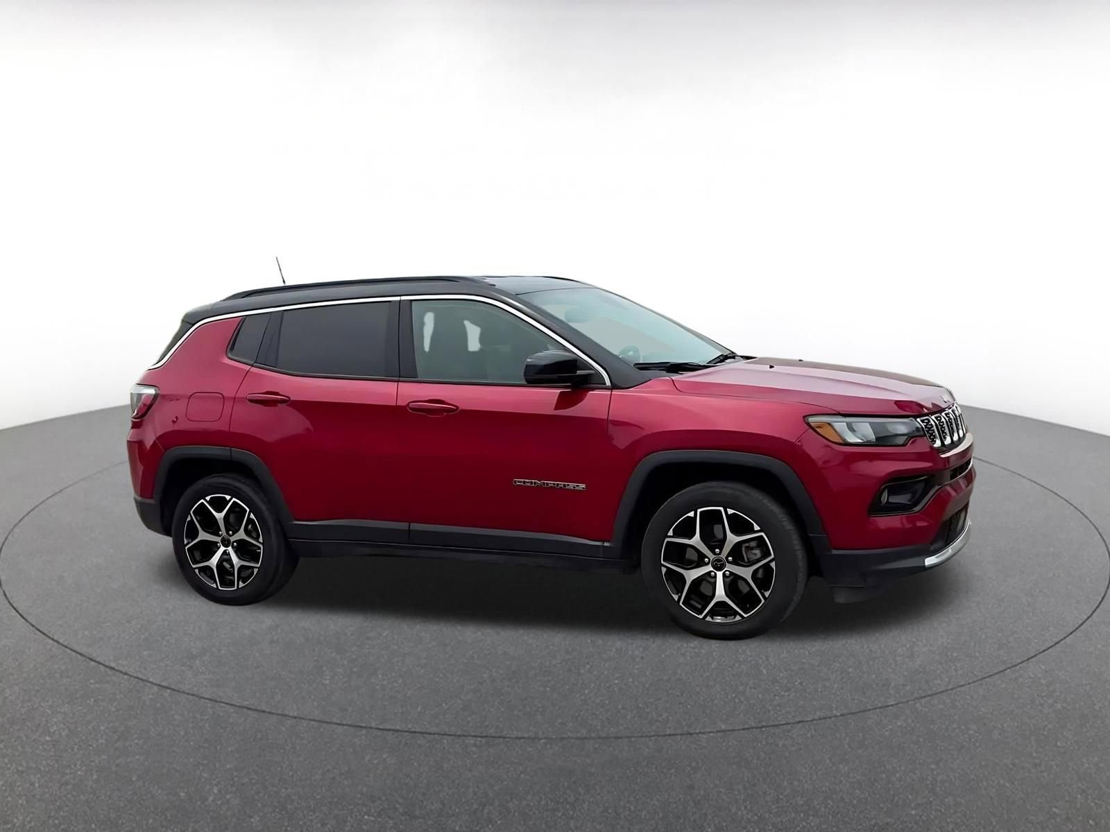 Used 2025 Jeep Compass Limited AWD/4WD image 2