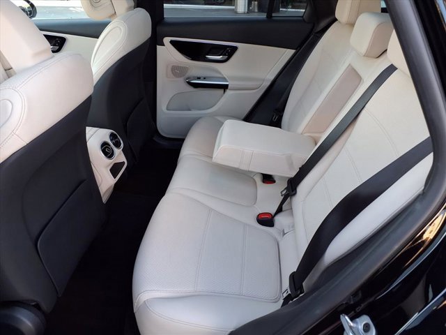 Used 2025 Mercedes-Benz GLC 300 image 19