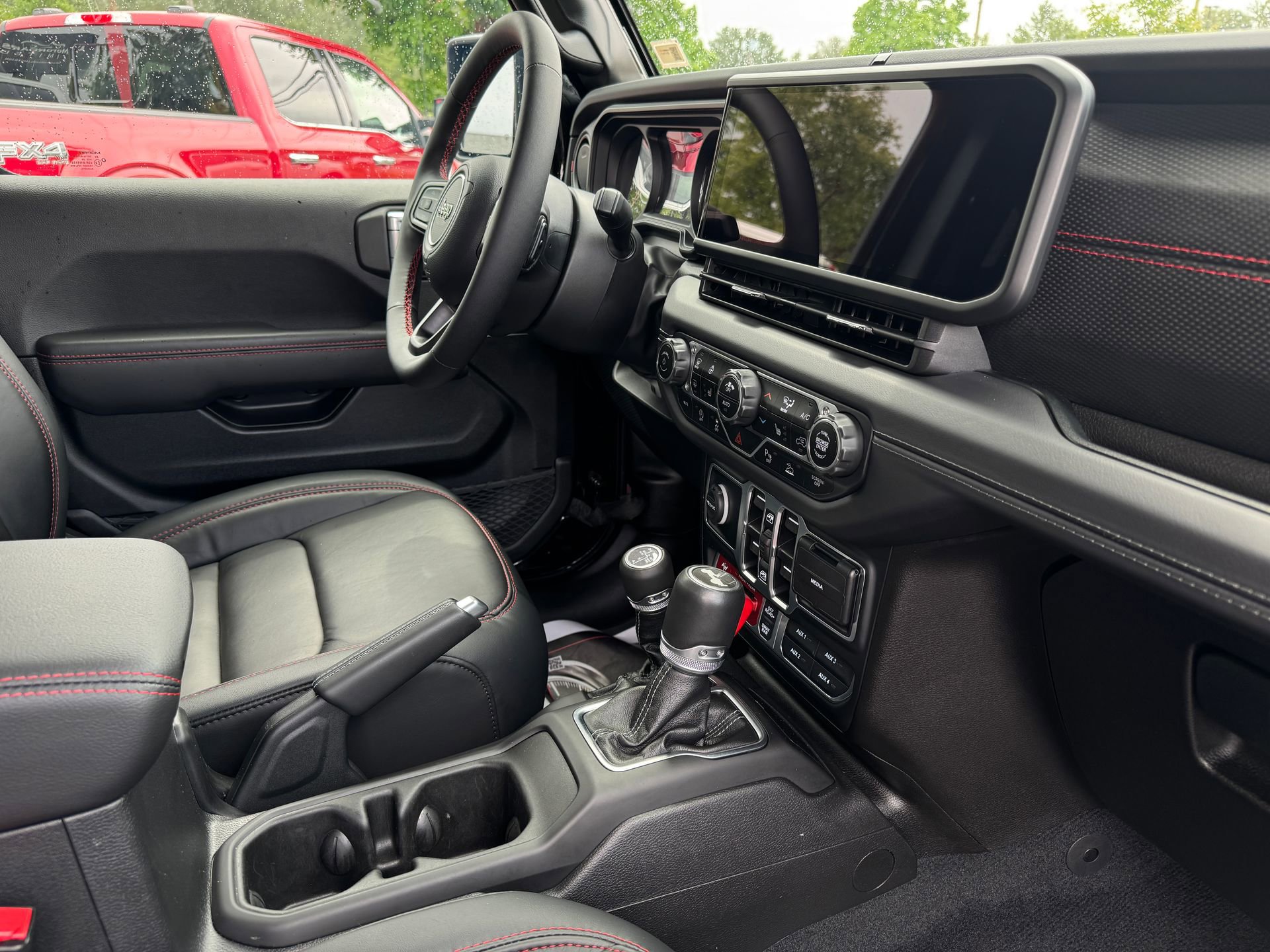 Used 2024 Jeep Wrangler Unlimited Rubicon AWD/4WD image 33