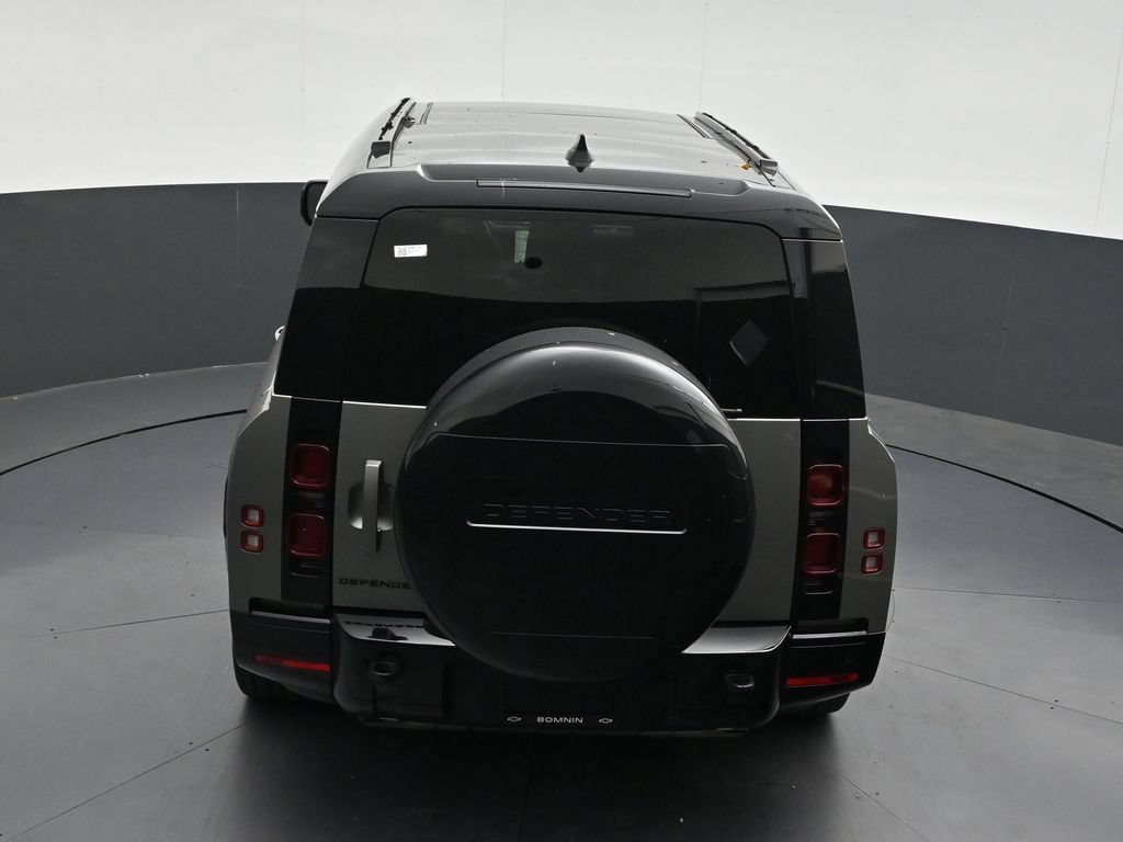 Used 2024 Land Rover Defender 130 X-Dynamic SE AWD/4WD image 18
