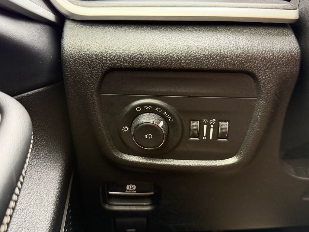 Used 2022 Jeep Grand Cherokee L Limited RWD image 27