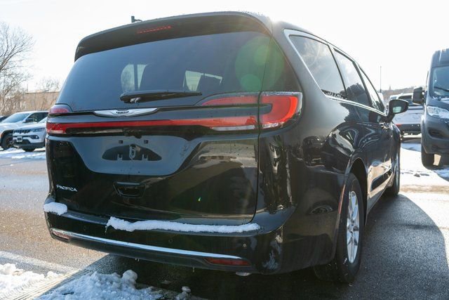 New 2026 Chrysler Pacifica Select image 5