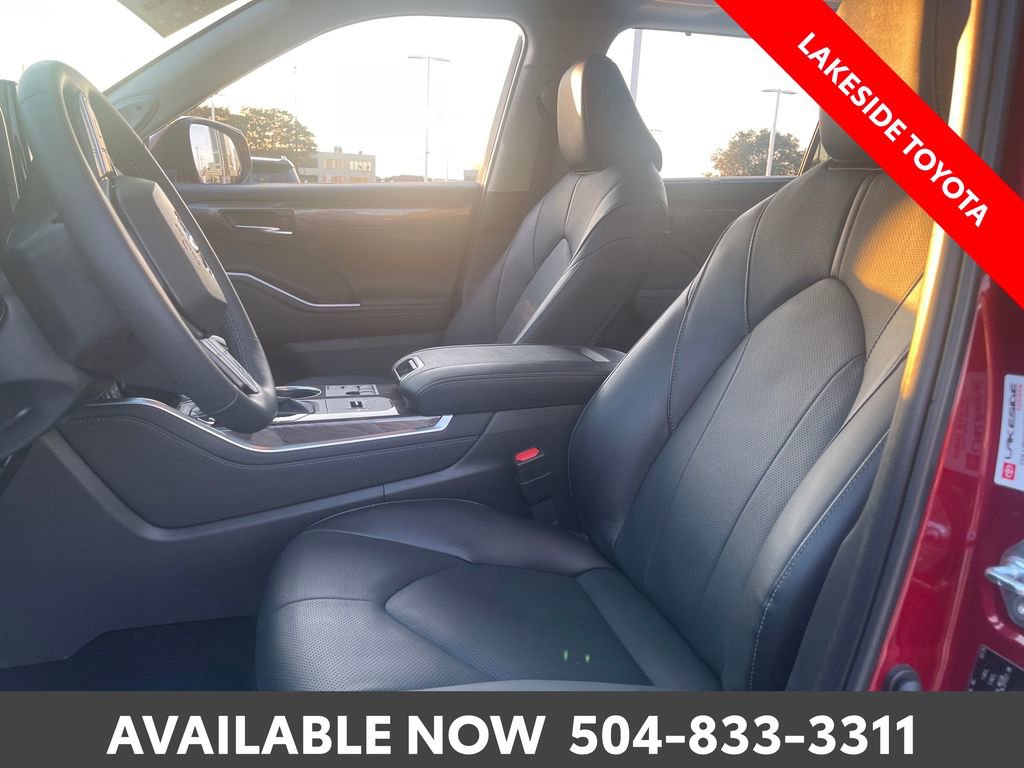 Certified 2025 Toyota Highlander Limited image 30