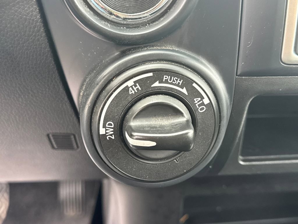 Used 2016 Nissan Titan S AWD/4WD image 33