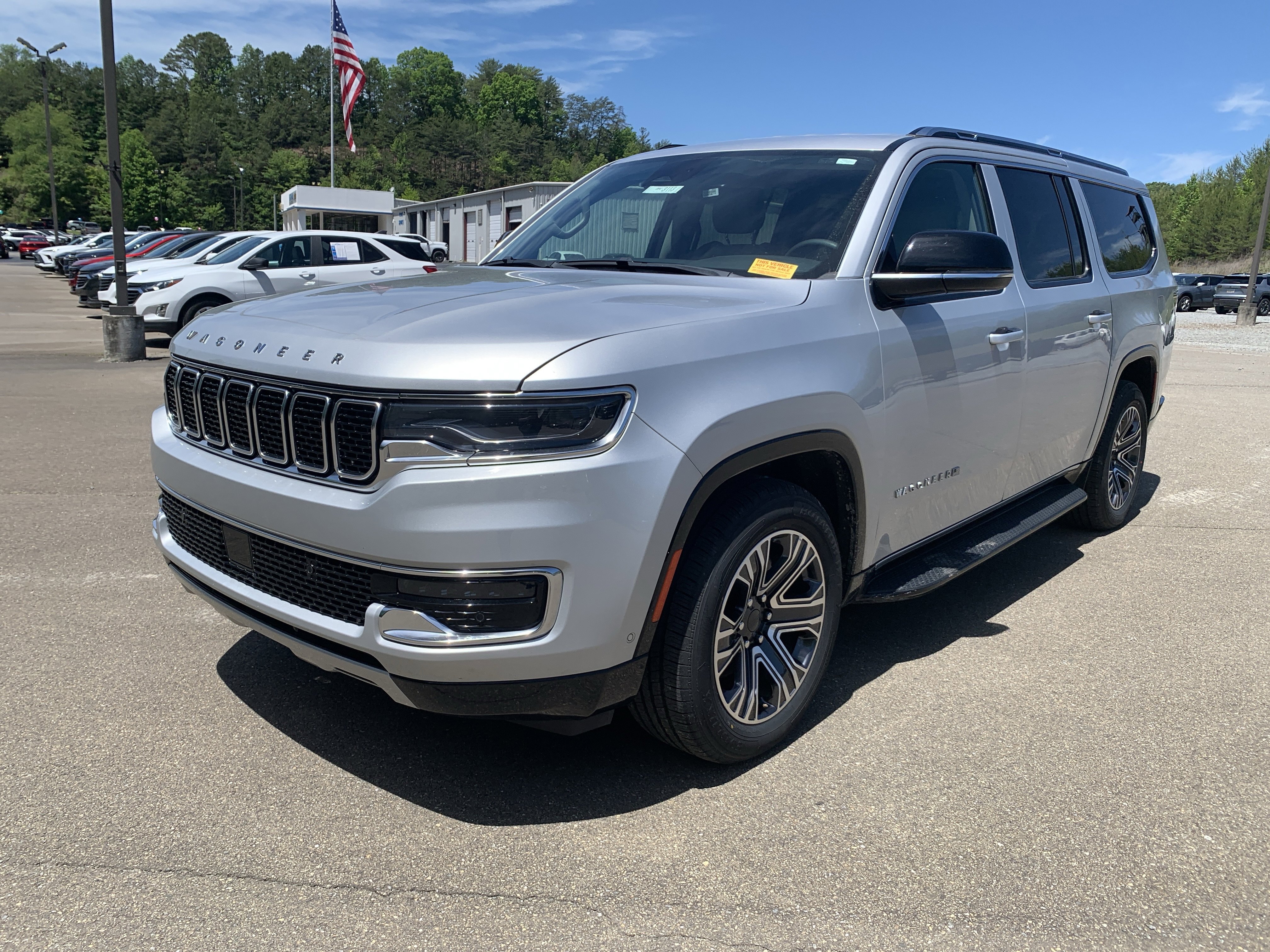 Used 2024 Jeep Wagoneer L Series II w/ Flexible Seating Group AWD/4WD image 7