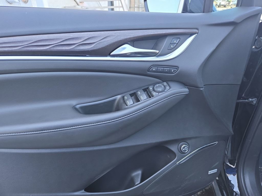 Used 2024 Buick Enclave Avenir w/ Avenir Technology Package image 11