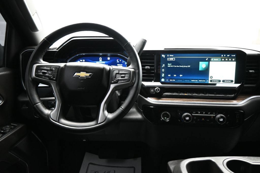 Used 2023 Chevrolet Silverado 1500 LT AWD/4WD image 15