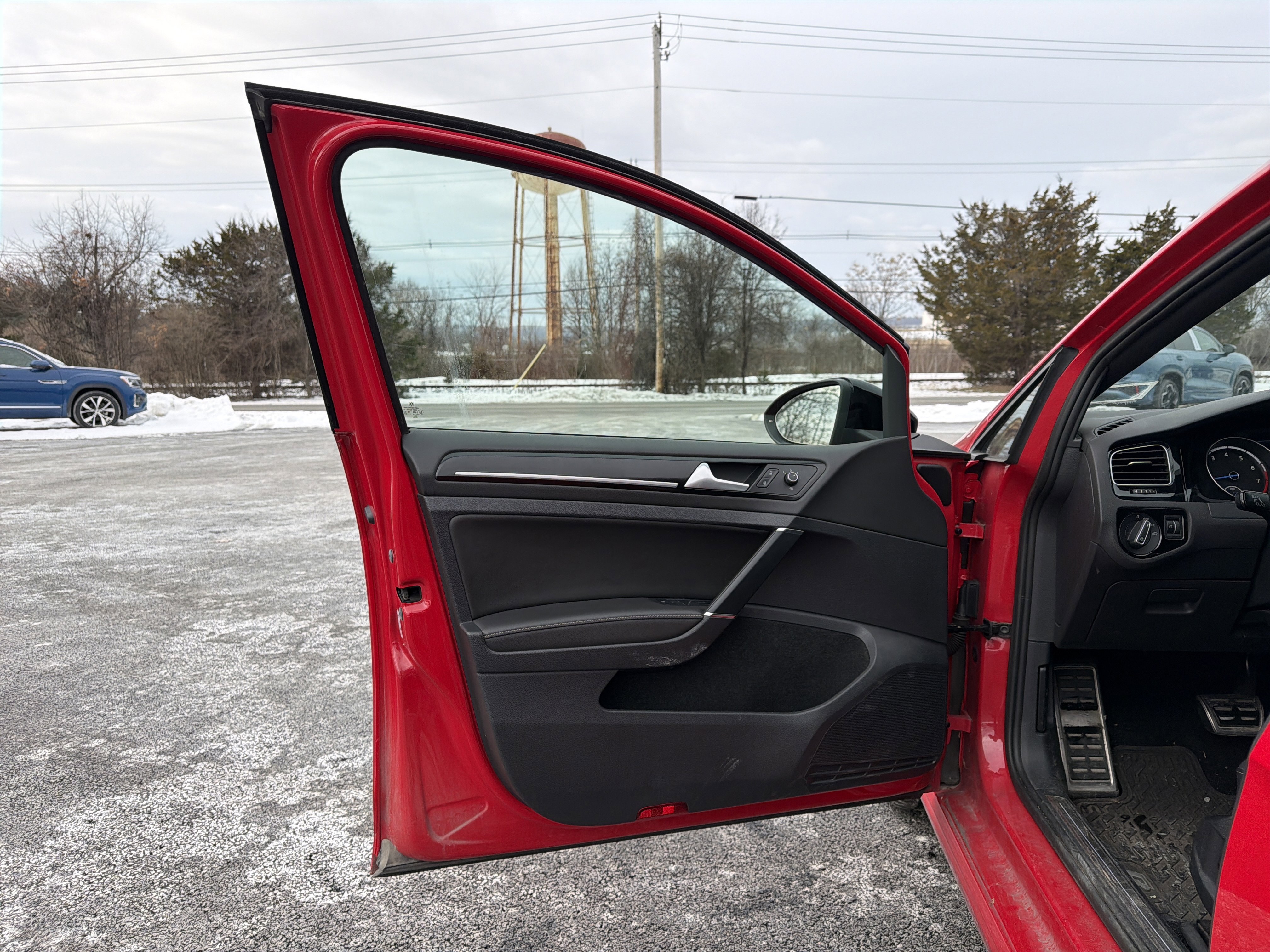 Used 2015 Volkswagen Golf R 4-Door image 11