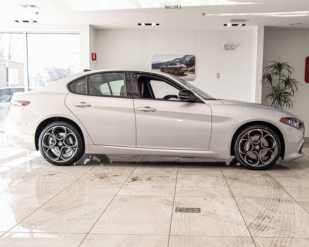 New 2025 Alfa Romeo Giulia AWD w/ Driving Assist Package image 9