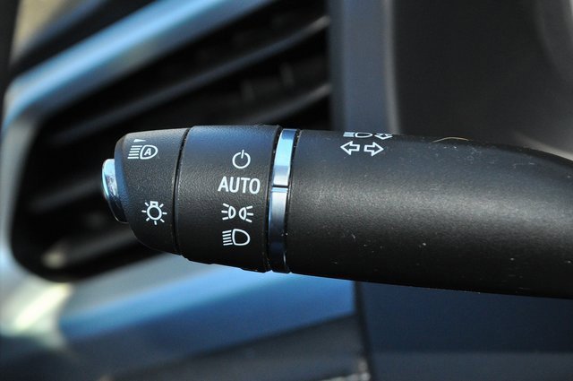 Used 2023 GMC Acadia SLE w/ Driver Convenience Package image 31