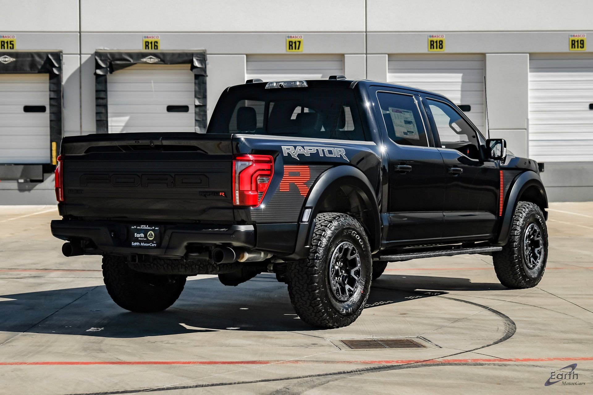 Used 2025 Ford F150 Raptor w/ Equipment Group 803A Raptor R AWD/4WD image 15