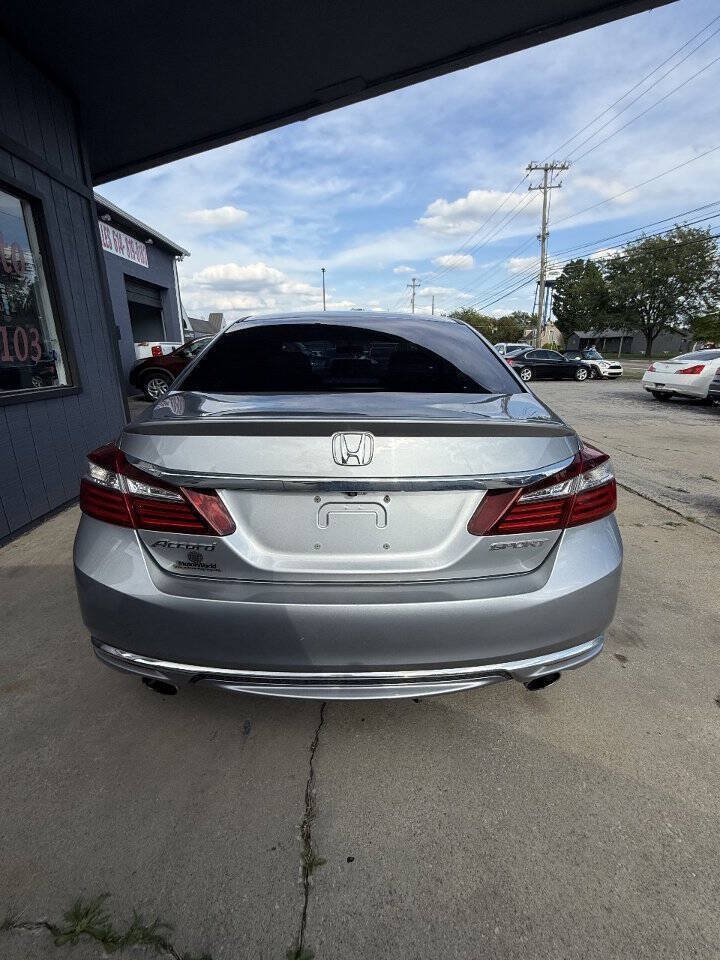 Used 2017 Honda Accord Sport image 4