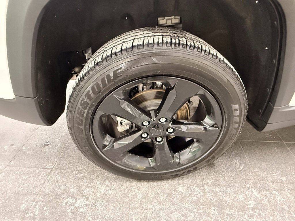 Certified 2025 Jeep Grand Cherokee Altitude image 42