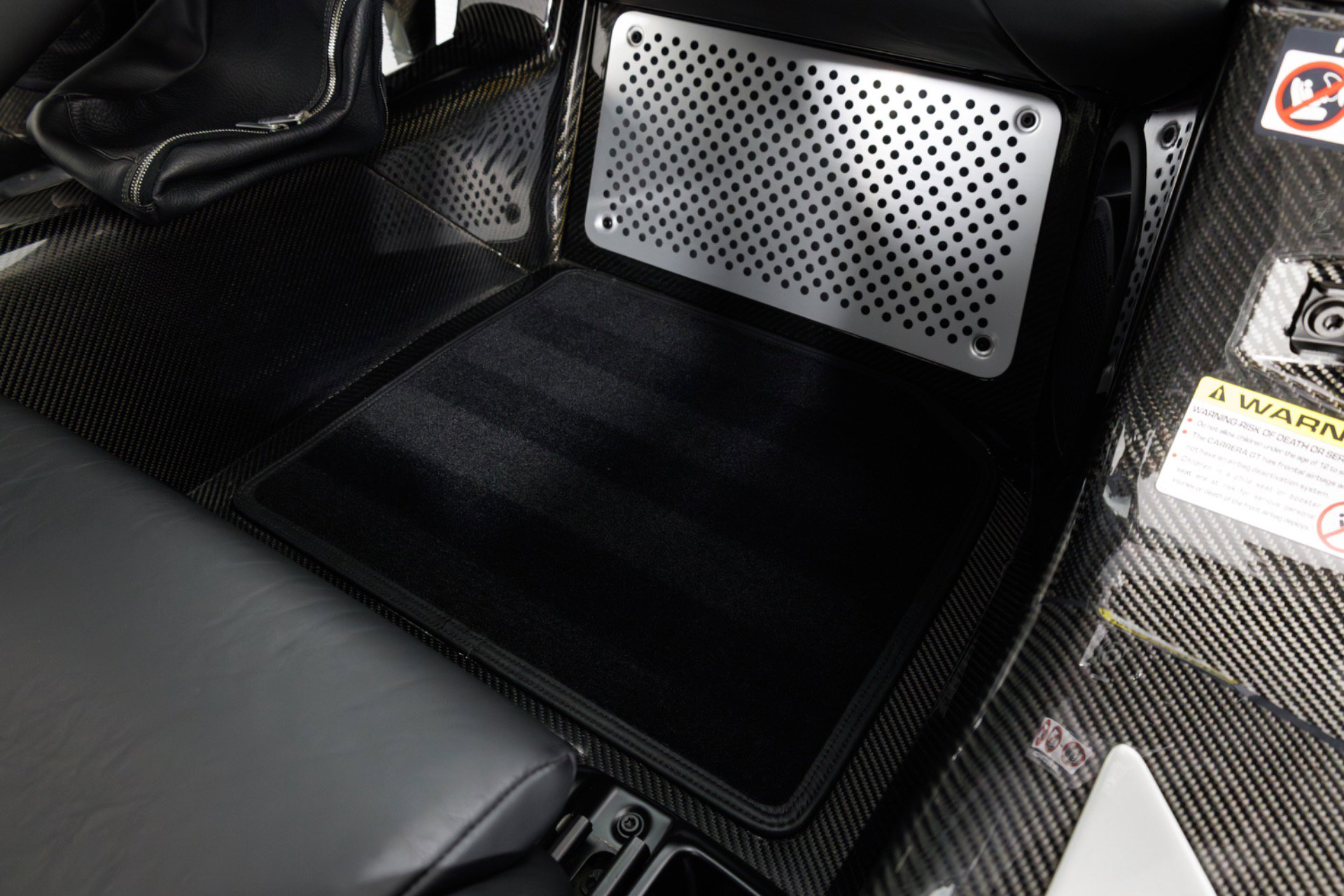 Used 2004 Porsche Carrera GT RWD image 40