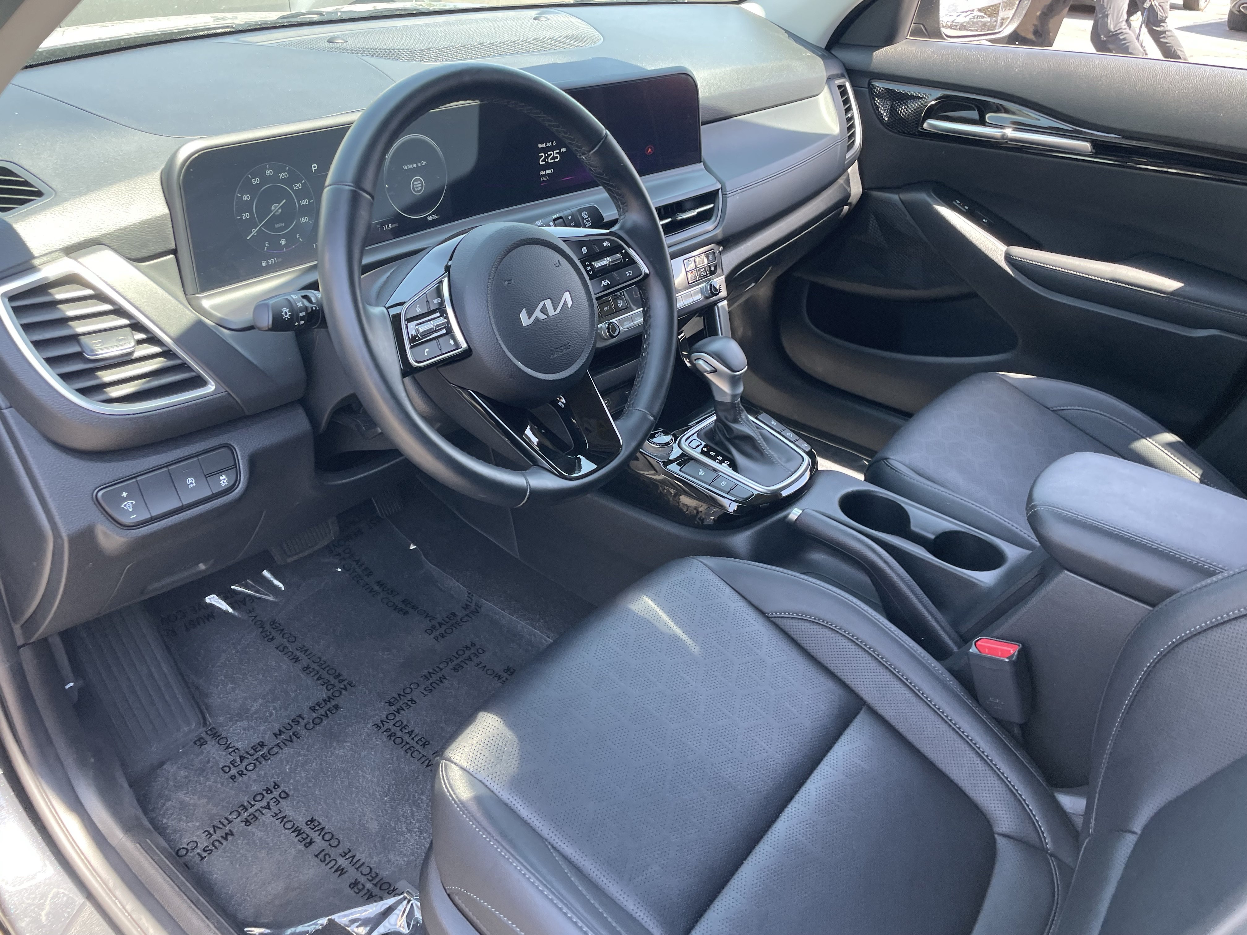 Certified 2025 Kia Seltos EX w/ EX Sunroof Package FWD image 16