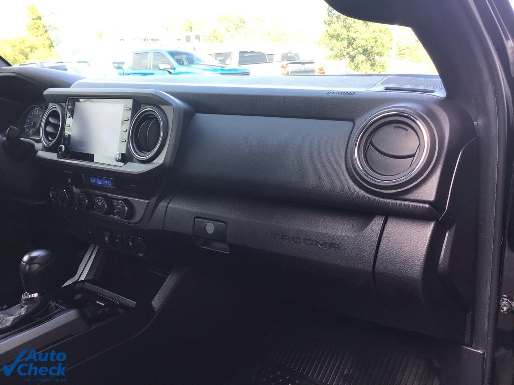 Used 2022 Toyota Tacoma TRD Off-Road image 22