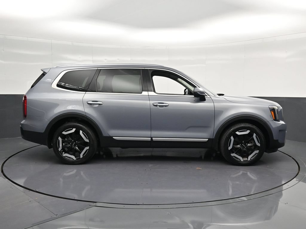 Used 2024 Kia Telluride S w/ S Sunroof Package FWD image 4