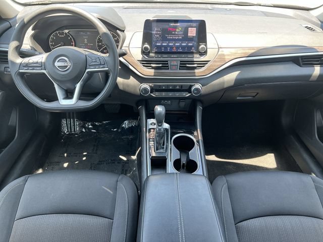 Used 2024 Nissan Altima 2.5 SV FWD image 17