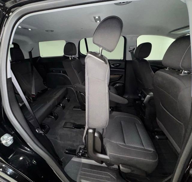 Used 2023 GMC Acadia SLE image 15