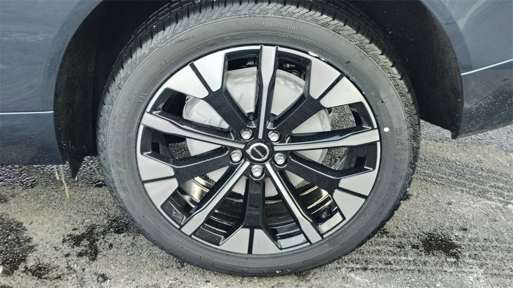 New 2026 Volvo XC60 B5 Plus w/ Climate Package image 28